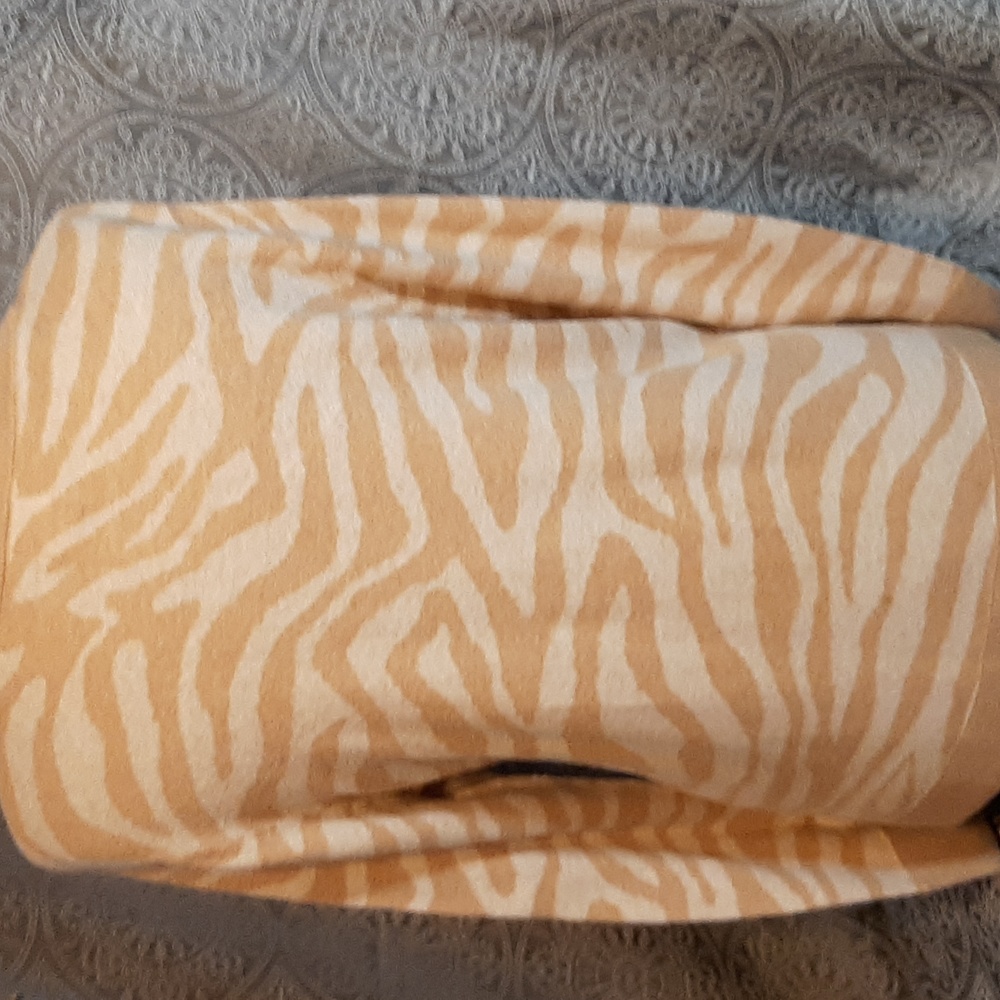 Sweater - Picture 3 of 3